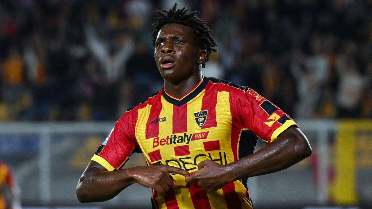 🚨 Patrick Dorgu is officially a Manchester United player! 🇩🇰🔴

A €35M signing from Lecce, United have got their hands on a dynamic left-back with serious attacking threat. But how does he fit into Ruben Amorim’s system? Let’s break it down. 🧵👇