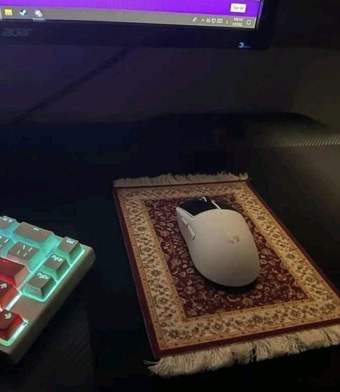 Zumiowo's tweet photo. rate my setup https://t.co/8r8vwz6Oz5
