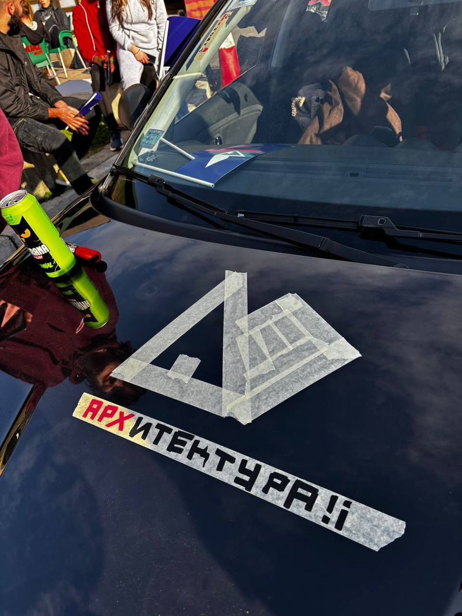 Blokada_Arh_Bg's tweet photo. Arhitektura krenula u šetnju do Novog Sada! Kolege dolazimo! @ftn_se_budi https://t.co/vwhb5OQ7Ce