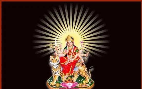 माँ दुर्गा के चरणों में जब शीश झुकाते हैं,
सारी मुसीबतों से लड़ने की ताकत पाते हैं..