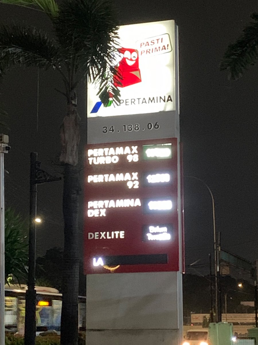 ubaystian's tweet photo. @MyPertaminaID lagi lagi ditolak nih min, pembayaran disini. MyPertamina ada apa ya? Sering betul dibilang offline, gangguan, dll. Bisa ditindak ga sih min SPBU macam ini?? Di jalur motor ni, kejadian persis barusan.. https://t.co/t4ixBmipjo