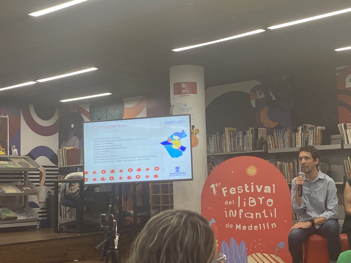 Lanzamiento de 1er Festival del libro Infantil de Medellín en Sala Pedrito Botero de la <a href="/BPPiloto/">Biblioteca Pública Piloto</a> por parte de Secretaría de Cultura de Medellín <a href="/beatrizemar/">Beatriz Elena Marín</a> y <a href="/claugils/">Clau Gil</a> de <a href="/upbcolombia/">UPB</a> presentes con su UASC y Revista Ingenio