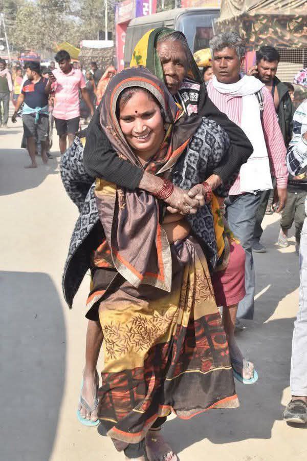 संस्कारी परिवार की बेटी ही मजहब के परिवार को अच्छा बना सकती है, क्योंकि वह अपने परिवार के संस्कारों और अधिकारों को मुसलमानों में भी अपनाती है और परिवार को एकजुट और सुखी बनाने में मदद करती है।

कुंभ 2025 की मनमोहक तस्वीरें🙏

#planecrash #ICONSIAMCNY25xLingOrm