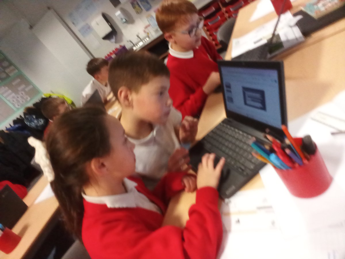 GCP_Y5and6's tweet image. Y5 are busy researching and creating a Google slideshow about the Jutes, Saxons and Angles. #GCPHistory #GCPComputing @PrimaryGreat