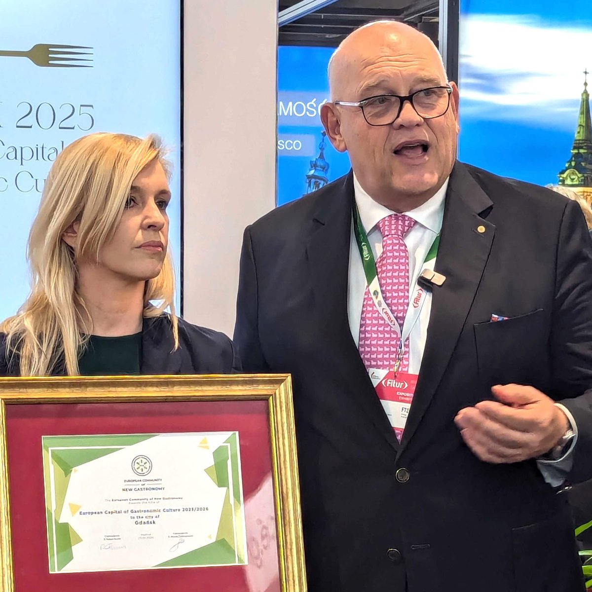 Gdańsk, Capitale Européenne de la Culture Gastronomique 2025/2026 ! 🍽️ Lors du #FITUR à Madrid, Gdansk a reçu ce prestigieux titre, confirmant que la cuisine polonaise séduit l’Europe ! ❤️
2025 sera une année gourmande : festivals, ateliers et plus encore ! 🍷🍲

#Visitpoland