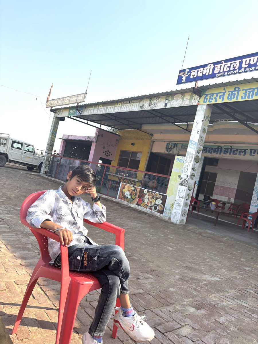 बेटे के साथ भोजन 
ठाकुर जी प्रार्थना करता हूँ की बेटा एक देश का अच्छा नागरिक बने और देश व समाज की सेवा करे 
आप सबका आशीर्वाद और प्यार हमेशा बना रहे  @Sos_Sourabh <a href="/VickramSwamiINC/">Vickram Swami</a> <a href="/MamrajSwami5/">Mamraj Swami INC</a> <a href="/UmmedSwami27/">Ummed Swami</a> <a href="/OfficeOfAaidan/">Office Of Aaidan Swami</a> <a href="/NATHURAMSWAMI4/">N. R. SWAMI</a>