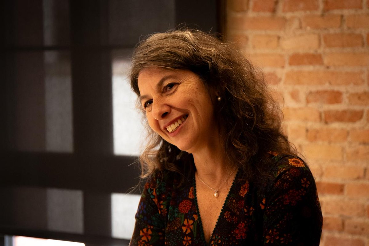 🎙️Entrevista | <a href="/marinabers/">Marina Umaschi Bers</a> , doctora en noves tecnologies per a l’aprenentatge

🗣️"Programar no és només seguir instruccions, sinó aprendre a pensar d’una altra manera"

diarieducacio.cat/marina-umaschi…

✍️<a href="/SISCUBAIGES/">SISCU BAIGES</a> 
📷<a href="/Pol_RiusF/">Pol Rius Filgueiras</a>