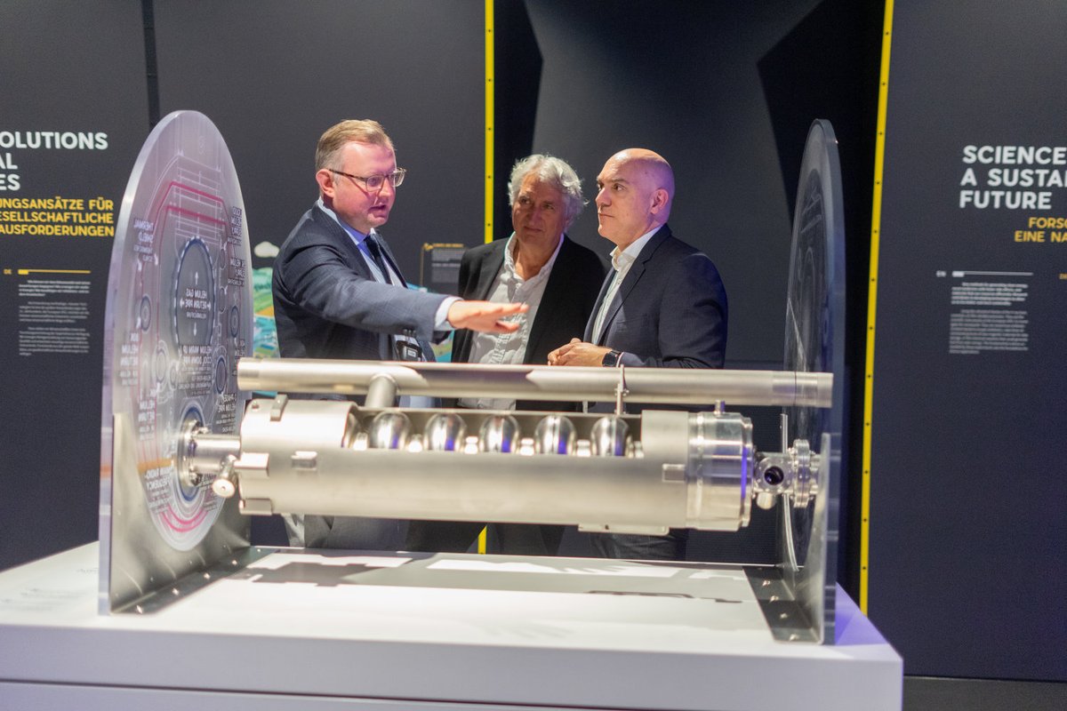 Polish Consul General visited <a href="/EuropeanXFEL/">European XFEL</a> 

Learn more:
xfel.eu/news_and_event…