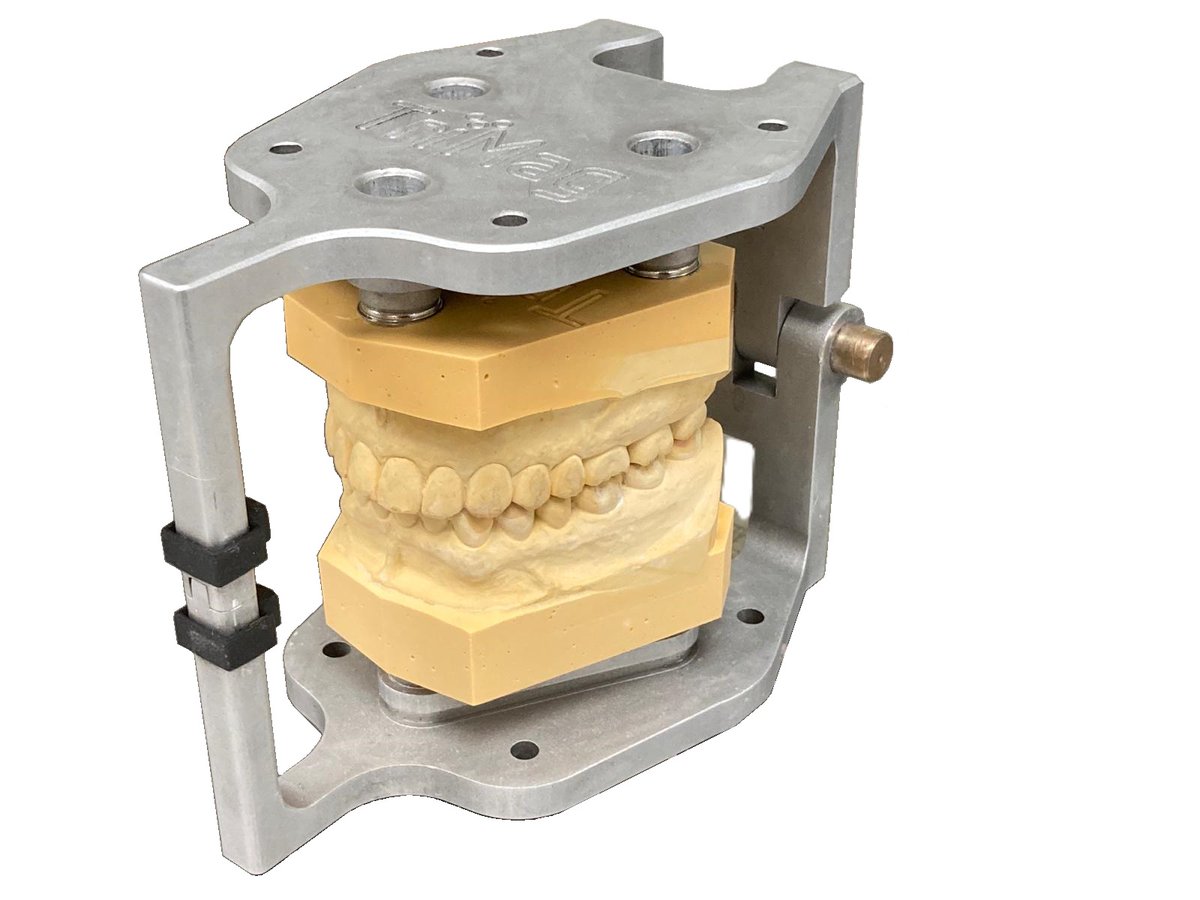 BallHeadTech's tweet image. ¿Cuánto dinero y espacio pierdes en el laboratorio con articuladores fijos para cada modelo? 
Con TRIMAG® simplificamos el proceso. Un solo dispositivo con triple función: zocalador, duplicador y articulador de modelos.
Pide tu primer TRIMAG®  aquí pedidos@bhs30.com