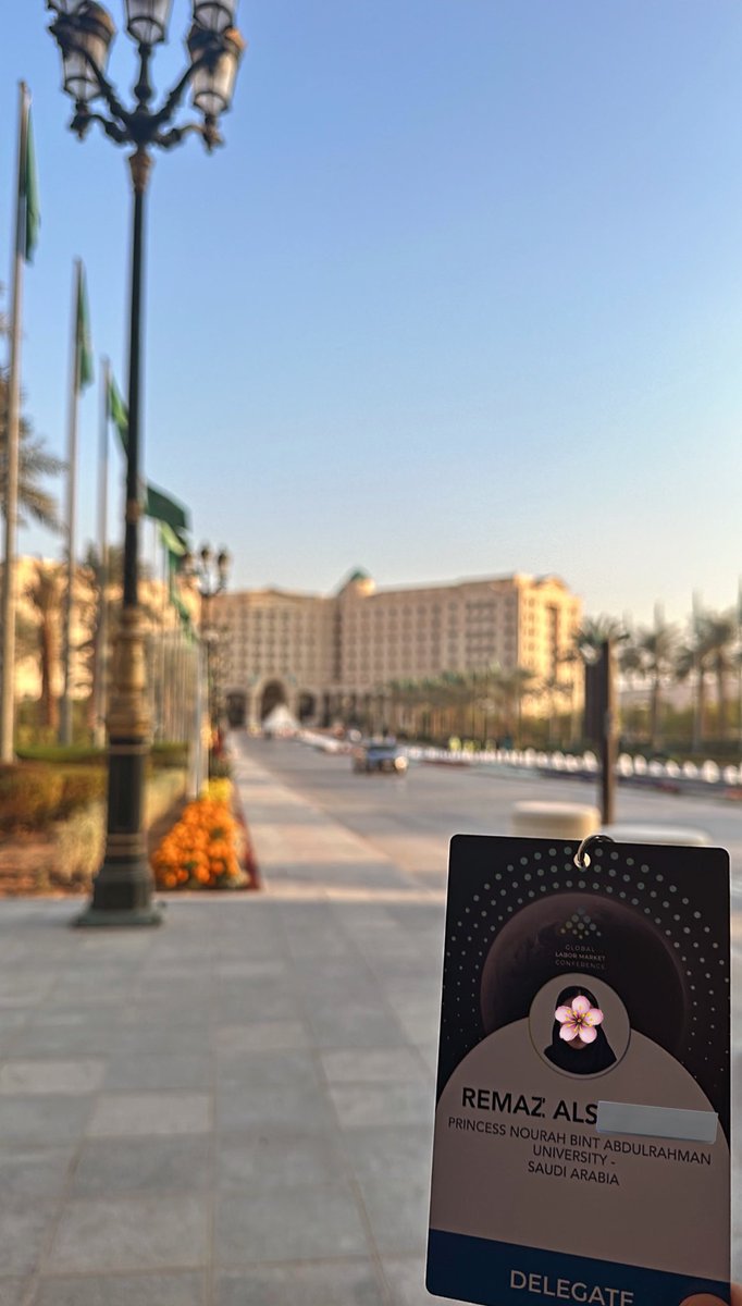 resaloum's tweet image. تشرفت اليوم بحضور مؤتمر سوق العمل النسخة الثانية تحت رعاية خادم الحرمين الشريفين
بمشاركة أكثر من 100 دولة و45 وزيرًا وخبيرًا من نخبة المتخصصين 
 تجربة ثرية ومثمرة لتعزيز المعرفة !🪄
#FutureInProgress #GLMC2025