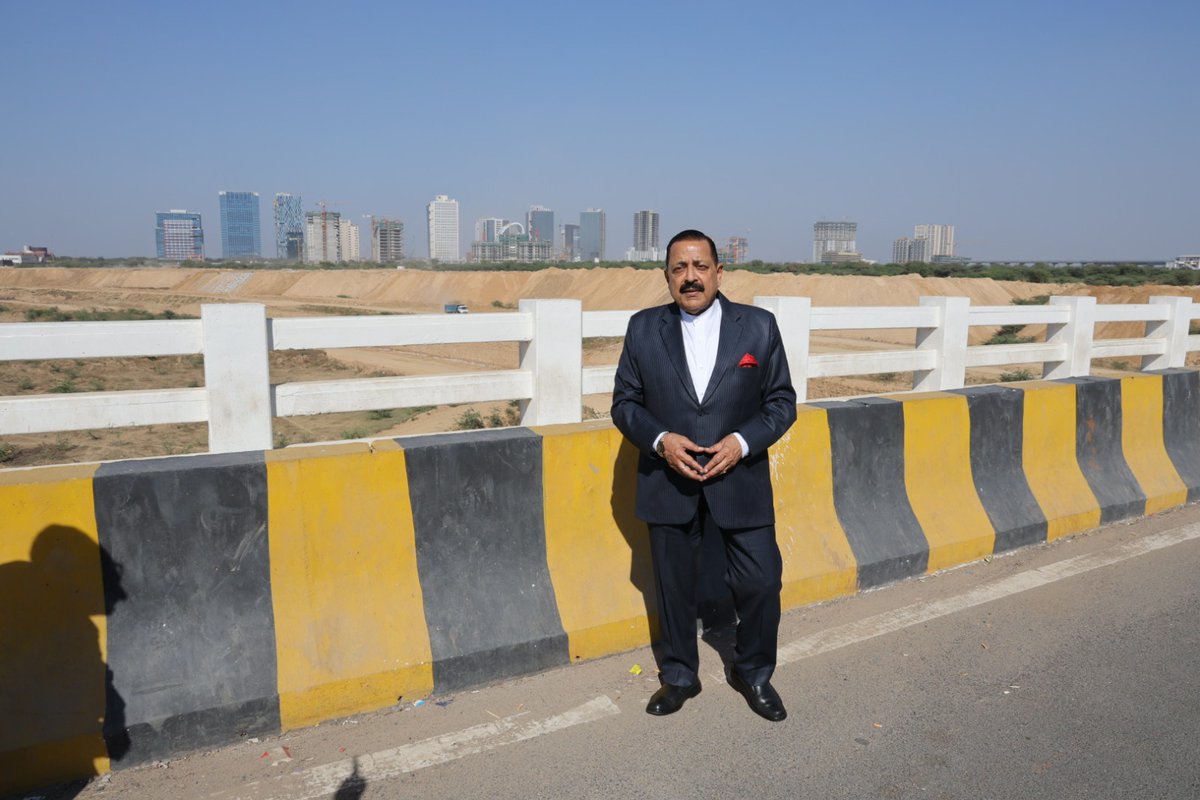 DrJitendraSingh's tweet image. #GiftCity:
“First of its kind, state-of-the-art &apos;Hub for Domestic and International Businesses,&apos; recently set up as India&apos;s maiden International Financial Services Center, located near #Ahmedabad. 
India’s gateway to global finance, offering ease of business, ease of investment,…