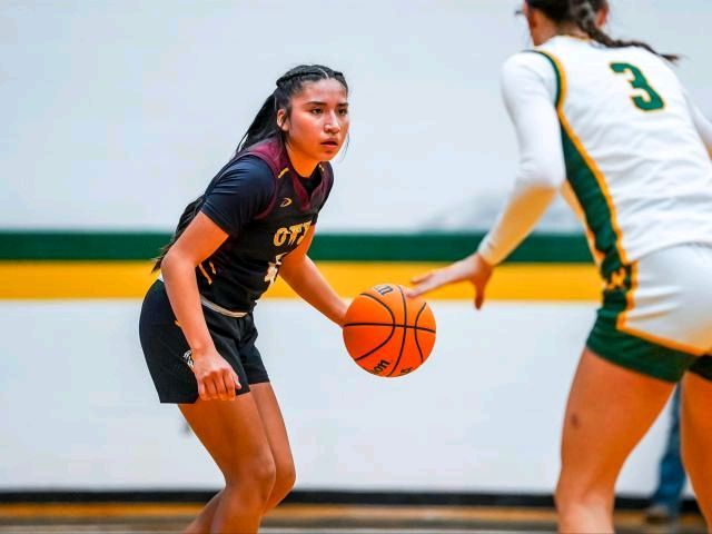 Cherokee (NC) multi-sport star Dvdaya Swimmer (Eastern Band Cherokee) continues to shatter championship expectations.
#NativePreps #EBCI #Shawnee

buff.ly/4hhoOyV