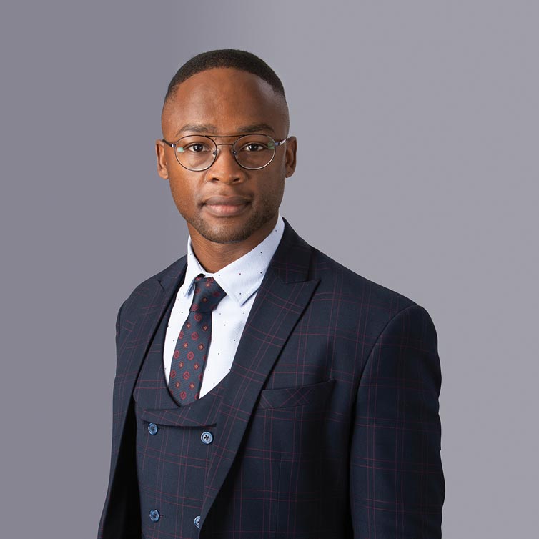 UctLaw's tweet image. The call is out for the new Khoro Makhesha LLB Scholarship, established by the Makhesha Family in loving memory of Khoro Makhesha (LLB Class of 2019). For more info about the scholarship, please check the link in our bio @UCTLaw. UCT Final Year LLB students only - visit the link…