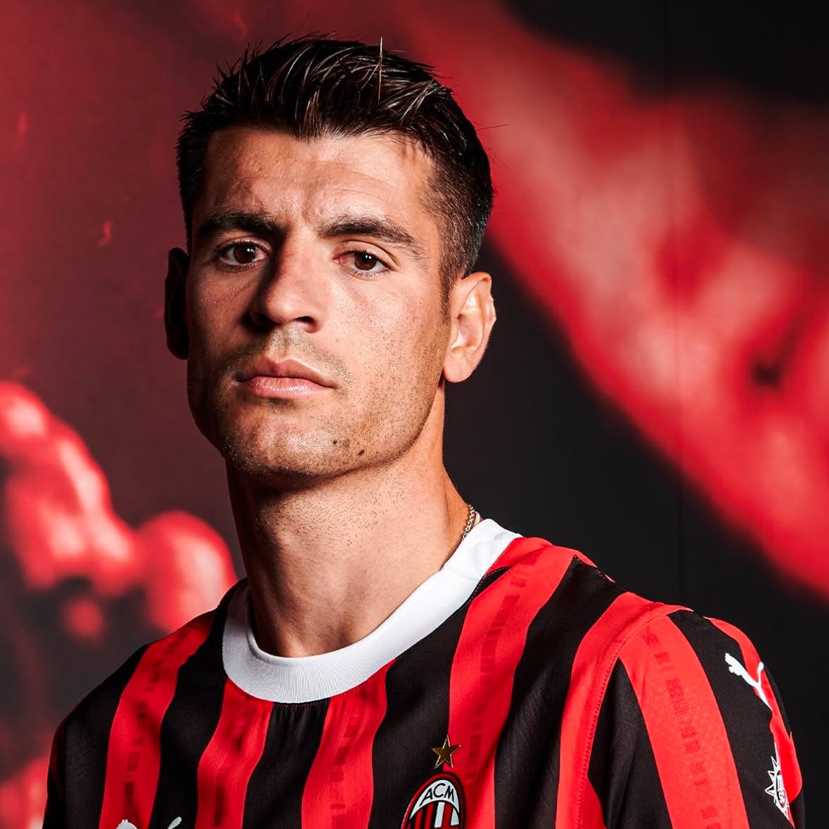 FabrizioRomano's tweet photo. 🚨🔴⚫️ Santiago Giménez’s agent Rafaela Pimenta has made new contact with Feyenoord today presenting formal proposal from AC Milan.

Álvaro Morata, on the verge of joining Galarasaray as exclusively revealed…

…and Milan are pushing again for Giménez with player keen on move. https://t.co/zDRtQFksos