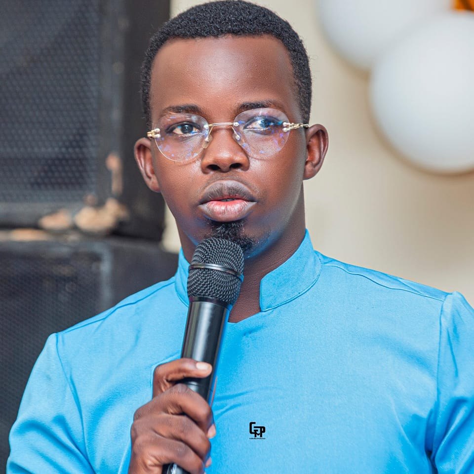📷[#PORTRAIT#]
Abdourahmane Sarr est l'un des membres fondateurs de l'association. En tant que secrétaire général, il assure la gestion administrative de l'organisation avec diligence et efficacité. Merci pour son engagement    pour la protection de notre planète 
#Engagement