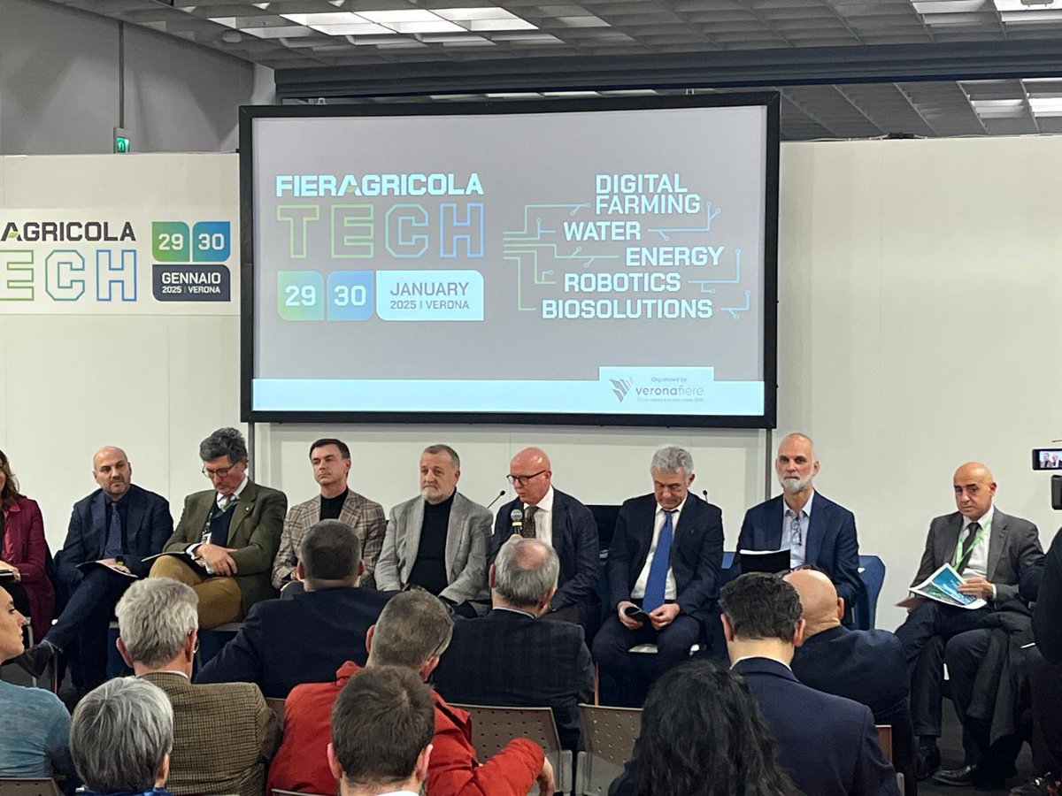 Copagri's tweet photo. #Innovazione: il presidente della #Copagri Tommaso #Battista è intervenuto oggi a @fieragricola TECH all'iniziativa di @assosementi "#TEA: opportunità che il nostro Paese deve cogliere in pieno", alla presenza del presidente della Commissione Agricoltura del Senato Luca #DeCarlo. https://t.co/iWfmx6XAU7