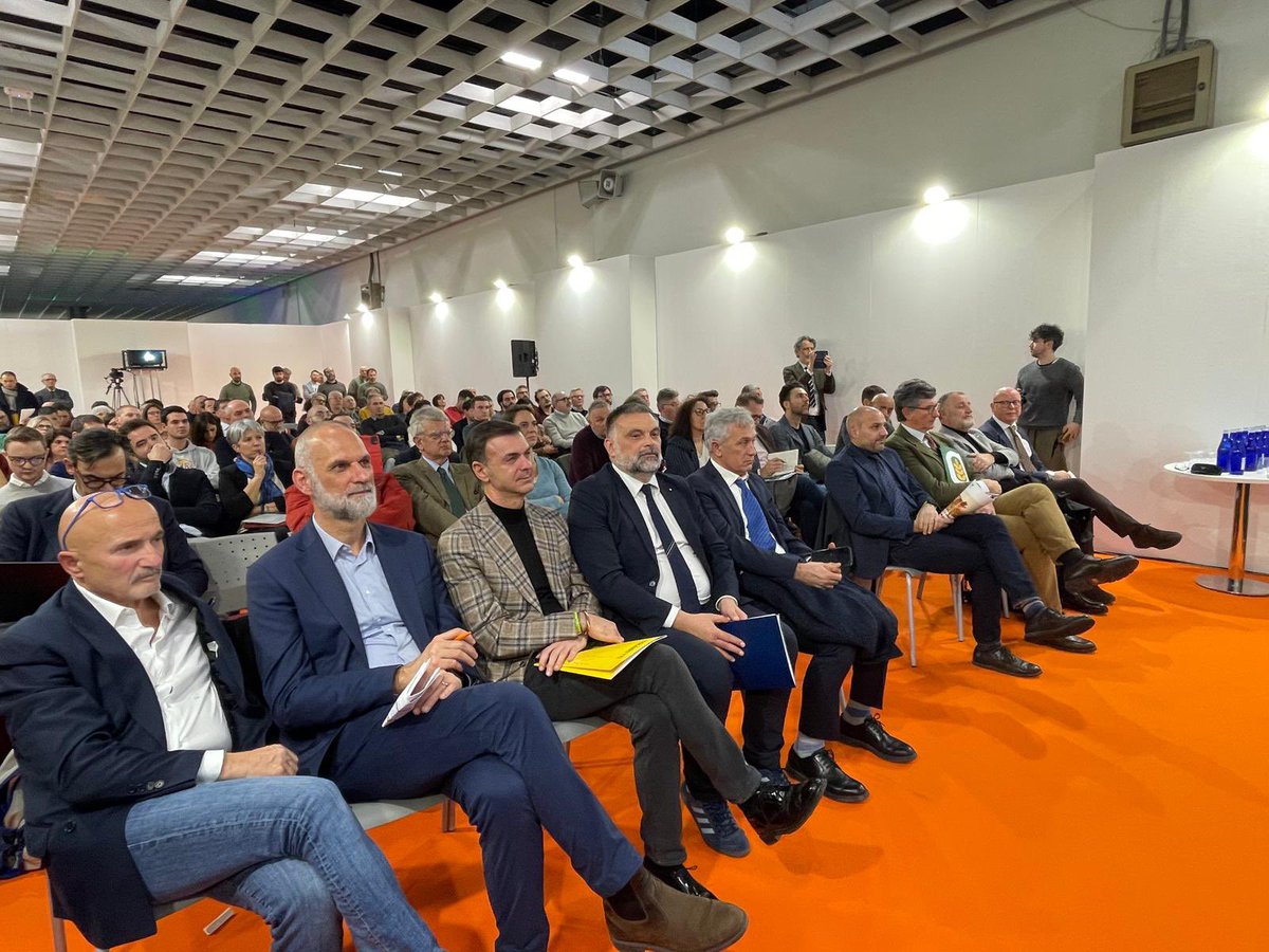 Copagri's tweet photo. #Innovazione: il presidente della #Copagri Tommaso #Battista è intervenuto oggi a @fieragricola TECH all'iniziativa di @assosementi "#TEA: opportunità che il nostro Paese deve cogliere in pieno", alla presenza del presidente della Commissione Agricoltura del Senato Luca #DeCarlo. https://t.co/iWfmx6XAU7