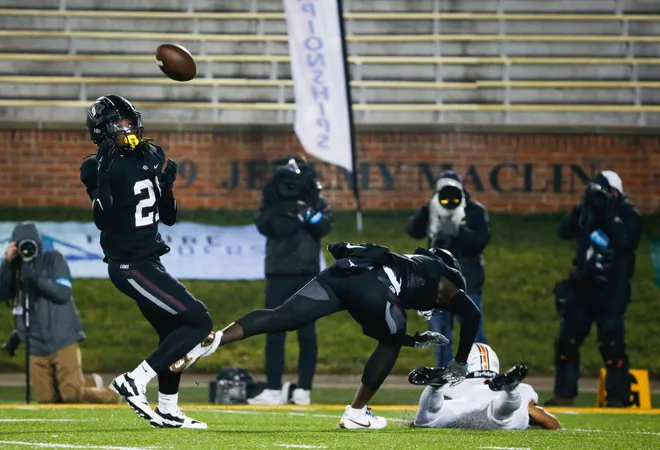 Former Purdue football player drove 96 mph with over 1 pound of marijuana in car

Parker failed to appear for his initial hearing Monday, according to online court records. His hearing is now scheduled for Feb. 10.