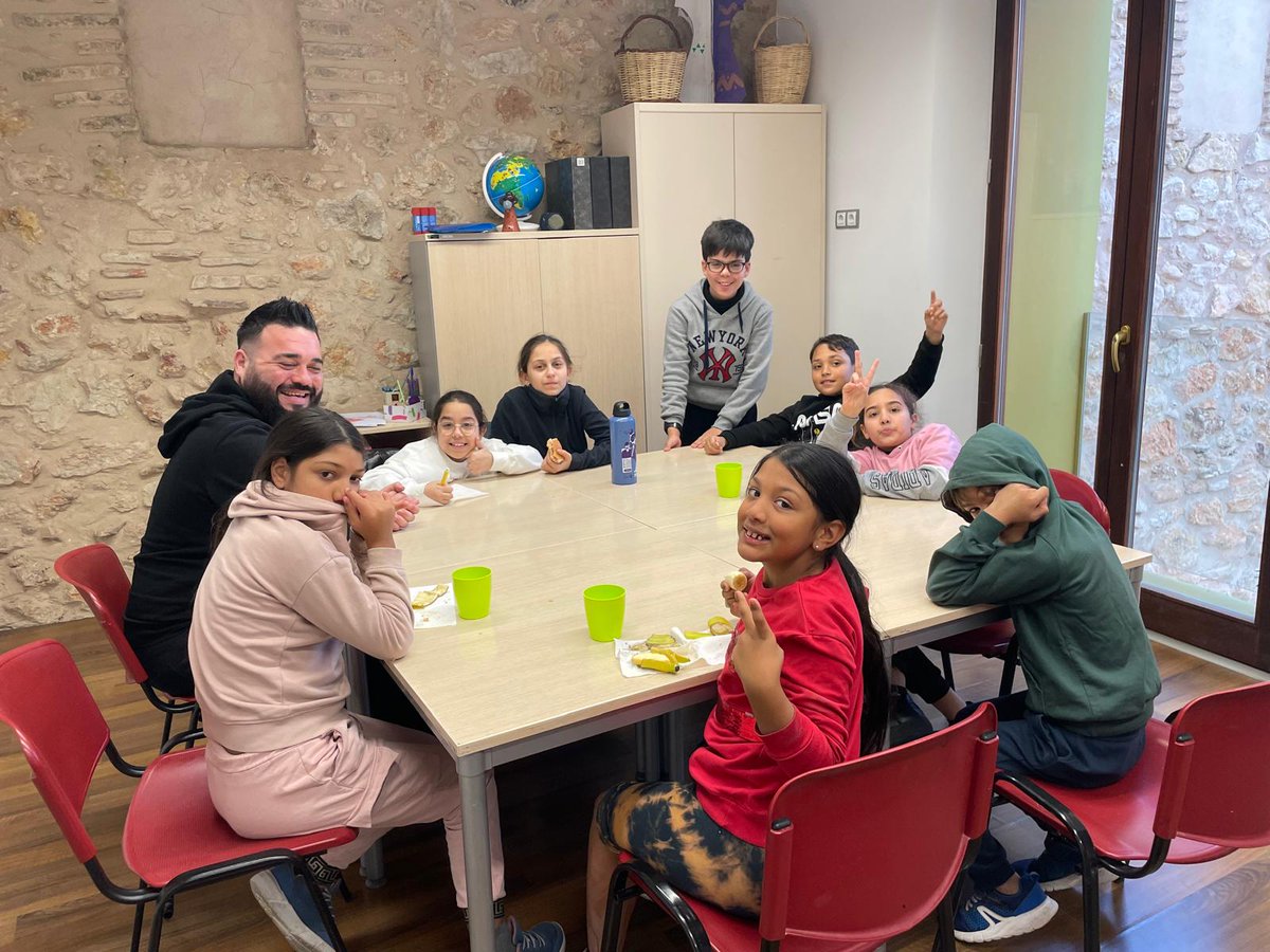 AGIPCAT (@agipcat) on Twitter photo Imatges de l'espai comunitàri de Tortosa en relació al projecte Ujaripén. En Blai, dinamitzador de Tortosa, seguint amb les activitats de reforç acadèmic i recerca de nous incentius per a la millora de les capacitats dels joves del territori
<a href="/radiotortosa/">Ràdio Tortosa</a> <a href="/Tortosa/">Ajuntament de Tortosa</a> <a href="/dsocialscat/">Drets Socials i Inclusió</a> Imatges de l'espai comunitàri de Tortosa en relació al projecte Ujaripén. En Blai, dinamitzador de Tortosa, seguint amb les activitats de reforç acadèmic i recerca de nous incentius per a la millora de les capacitats dels joves del territori
<a href="/radiotortosa/">Ràdio Tortosa</a> <a href="/Tortosa/">Ajuntament de Tortosa</a> <a href="/dsocialscat/">Drets Socials i Inclusió</a>