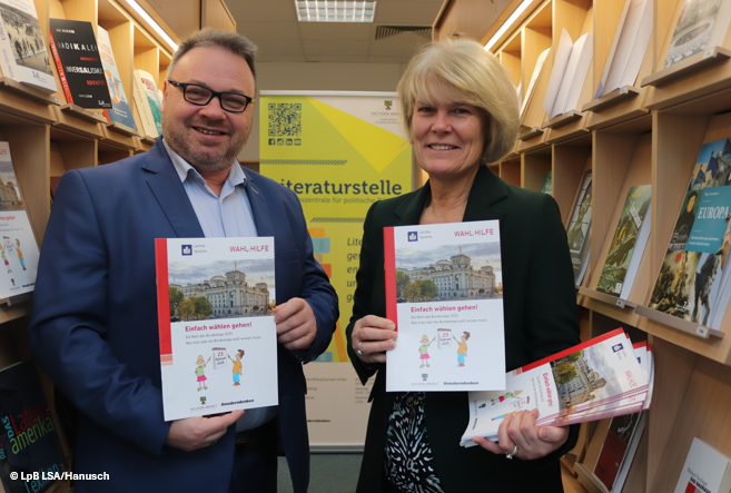 Zur Bundestagswahl am 23. Februar 2025 hat die Landeswahlleiterin <a href="/sachsenanhalt/">Sachsen-Anhalt</a> eine Broschüre in Leichter Sprache herausgegeben. "Einfach wählen gehen!" erklärt alles zu den Themen Wahl, Parteien, Stimmzettel und mehr.
Das Heft ist kostenlos erhältlich: lsaurl.de/LFXQ1G