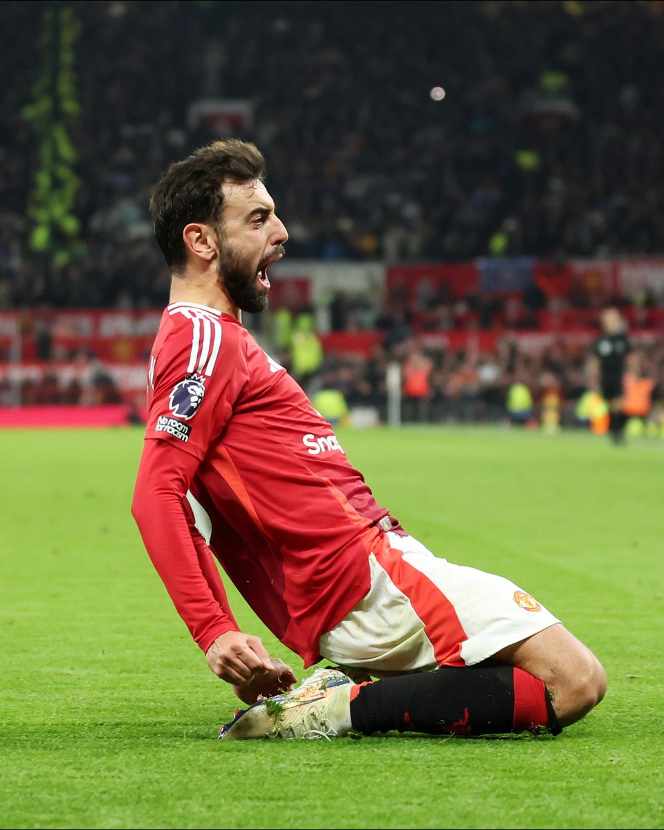 ManUtd's tweet photo. 5️⃣ years of @B_Fernandes8 ❤️

Here's to many more 🙌

#MUFC https://t.co/DsY9kAGwv6