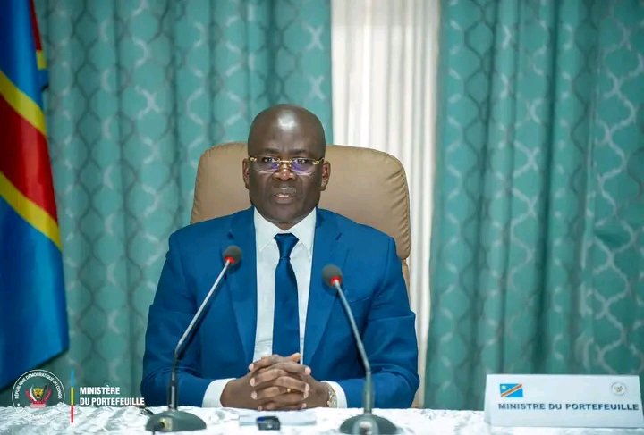 BeyaM91156's tweet photo. #Portefeuille_de_l_Etat #NordKivu #Goma #Guerre 
Faisant suite à l’appel lancé par le @Presidence_RDC Félix Antoine Tshisekedi, Le Ministre du Portefeuille de l'État @JLBussa mobilise les Entreprises du Portefeuille pour contribuer à l'effort de guerre. https://t.co/k6Bl7DVvpM