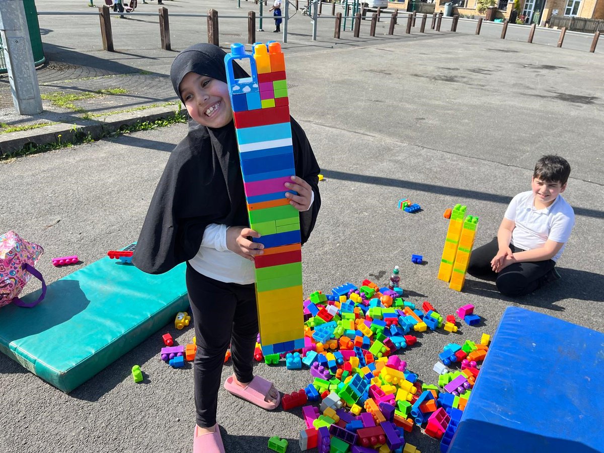 ScholemoorBeaco's tweet image. Today's play session will start indoors with pitta pizza making and painting. Following this the group will then go outdoors to enjoy this lovely bright afternoon! 3.30pm - 5.30pm for all 5 - 12 years. Under 5's with parent/carer #Children #Activties #Food #Play #Fun