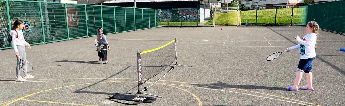 ScholemoorBeaco's tweet image. Today's play session will start indoors with pitta pizza making and painting. Following this the group will then go outdoors to enjoy this lovely bright afternoon! 3.30pm - 5.30pm for all 5 - 12 years. Under 5's with parent/carer #Children #Activties #Food #Play #Fun