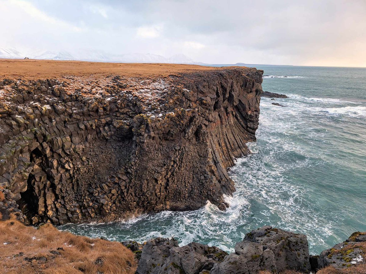 IcelandBus's tweet image. Impressive sea cliffs at Arnarstapi and Lóndrangar on the Snæfellsnes Peninsula 🌅🌄

📸 by our amazing guide Alain Corbeau

#Iceland #arnarstapi #londrangar #Snæfellsnes