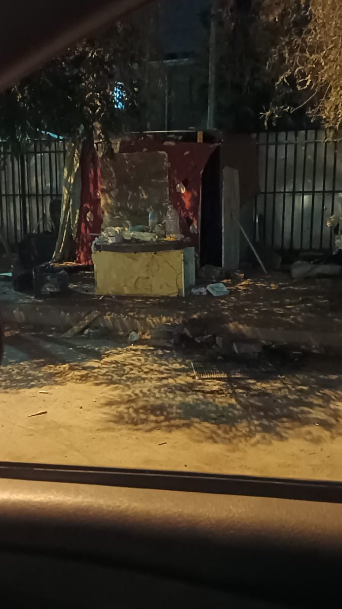 XimeRamis's tweet photo. @mpuentealto @matiastoledoh Calle Troncal San Fco con Ejército Libertador hay un basural, ayer hubo dos focos de fuegos generados por los que viven en los rucos instalados a orillas del condominio Valle Verde, el retiro de la basura tiene que ser de suma urgencia https://t.co/RGDKpDnsFB