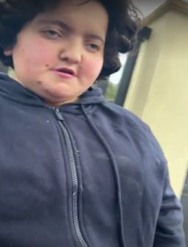 kskjfousla's tweet photo. La belle et la poubelle 😹😹 https://t.co/Gqi8q85Xjq