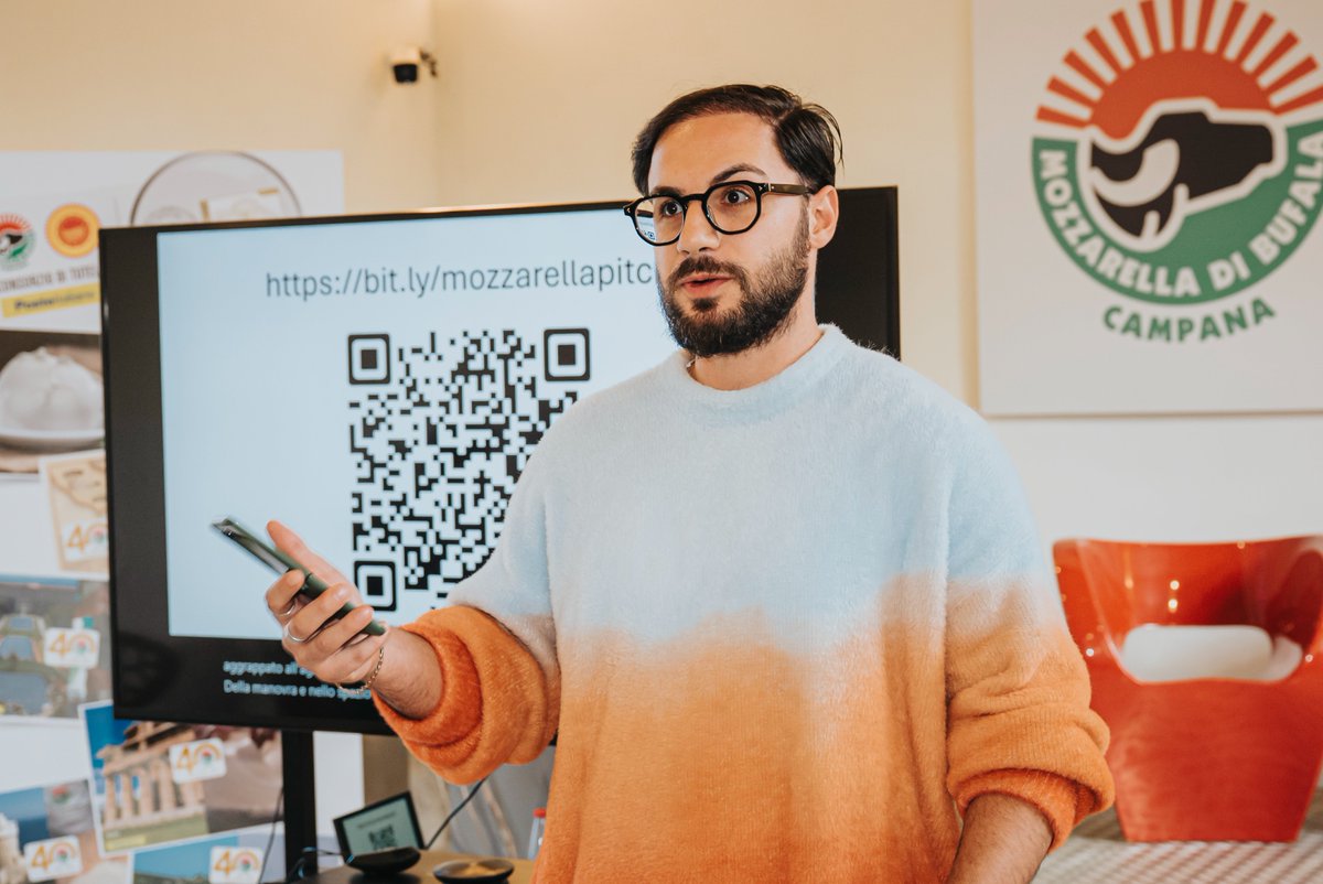 Penultimo appuntamento del #ContaminationLab su Public Speaking con <a href="/012factory/">012factory</a> e <a href="/mozzarella_dop/">Mozzarella di Bufala Campana DOP</a>. Gli esperti hanno guidato i partecipanti in esercizi pratici per costruire un pitch efficace e migliorare la comunicazione d’impresa. 
Pronti per la tappa finale del 14 marzo!