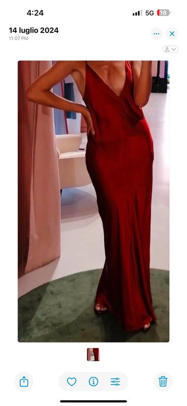 alebadu's tweet photo. I get bored easily with the clothes in my closet,that’s why I’m selling this slip dress. Has been worn few times, still in excellent condition!! 🎻🕴️💅🕴️ #vinted   https://t.co/oa1B6MwiUo https://t.co/G4WW8REAAu