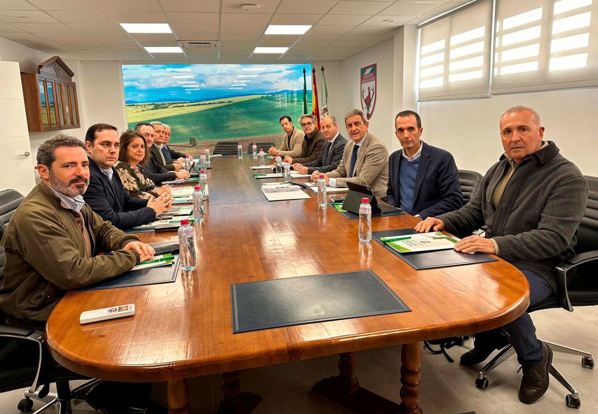 🟠 Los cazadores andaluces instan a la <a href="/AndaluciaJunta/">Junta de Andalucía</a> a ejecutar antes de junio las reformas legales comprometidas

Hoy nos ha visitado <a href="/LinaGarcia_AND/">Catalina García</a>, consejera de <a href="/MedioAmbAND/">Consejería de Sostenibilidad y Medio Ambiente</a> para evaluar el cumplimiento del Pacto Andaluz por la Caza ➡️ fac.es/prensa/cazador…