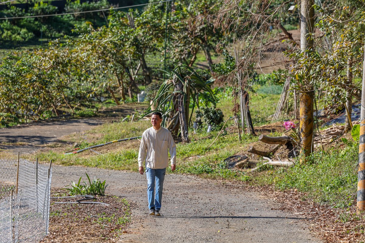 MoNDefense's tweet photo. Retired #ROCMP Lieutenant Colonel Shen Chun-Nan has upheld his mission and responsibility even after leaving the service. Through eco-friendly organic farming, he is committed to preserving pure, sustainable land for future generations. https://t.co/gyHQAuHvGX