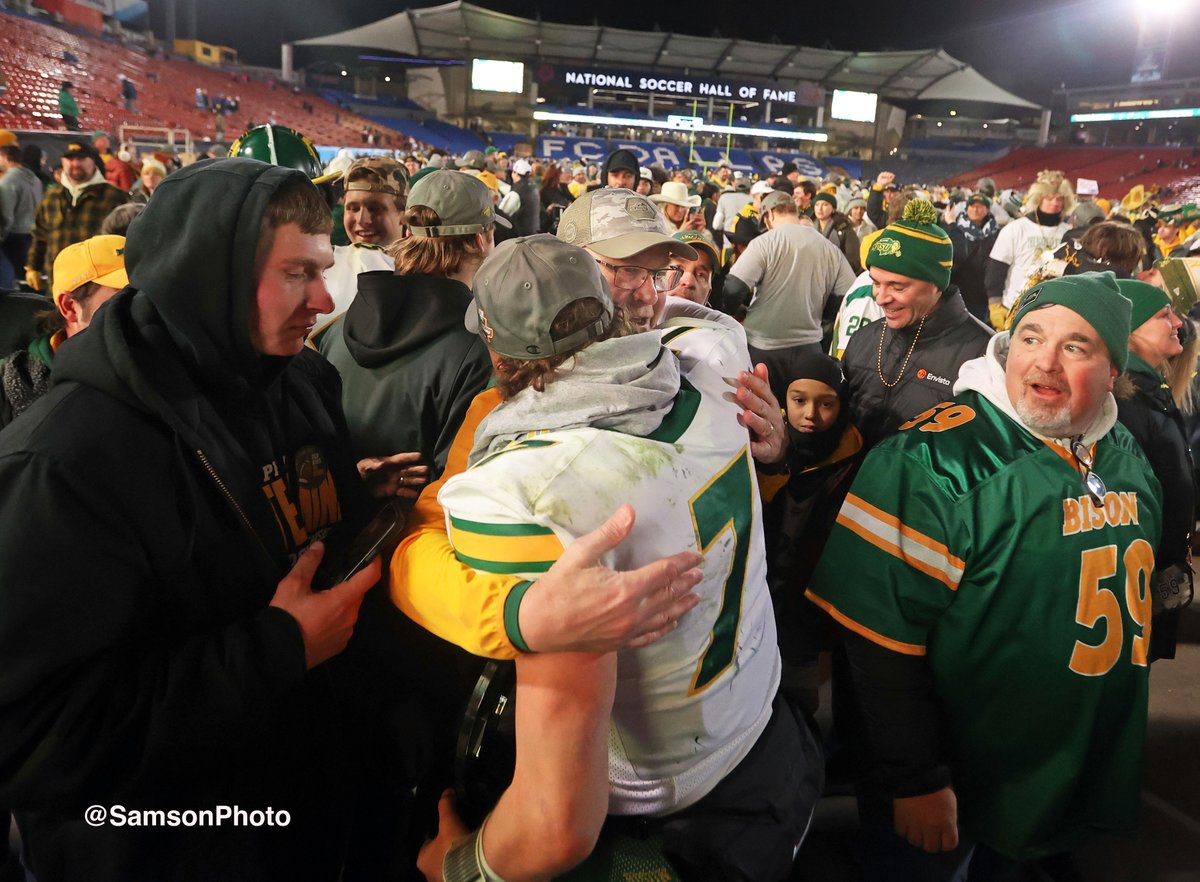Salute to legendary NDSU <a href="/CoachRHedberg/">Randy Hedberg</a> on his retirement. Story &gt;&gt;&gt;bit.ly/3EelCFH