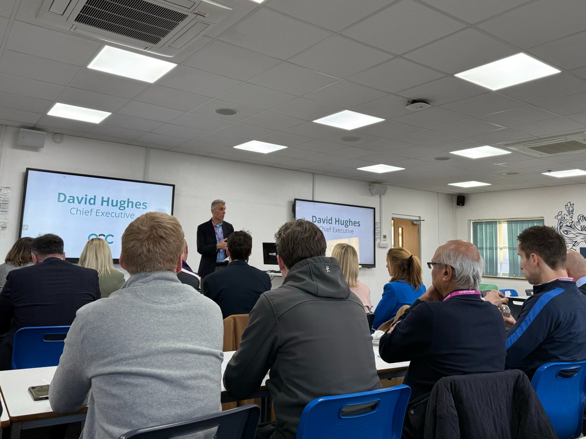 AoC_Sport's tweet photo. Today staff from AoC, @lborocollege, @barnsleycollege, @btc_coll, @mbrocollege and @EnglandFootball gather at Loughborough College to discuss how they, alongside their partners, are breaking down barriers to opportunity for young people through football. https://t.co/lWqWQt4Xnu
