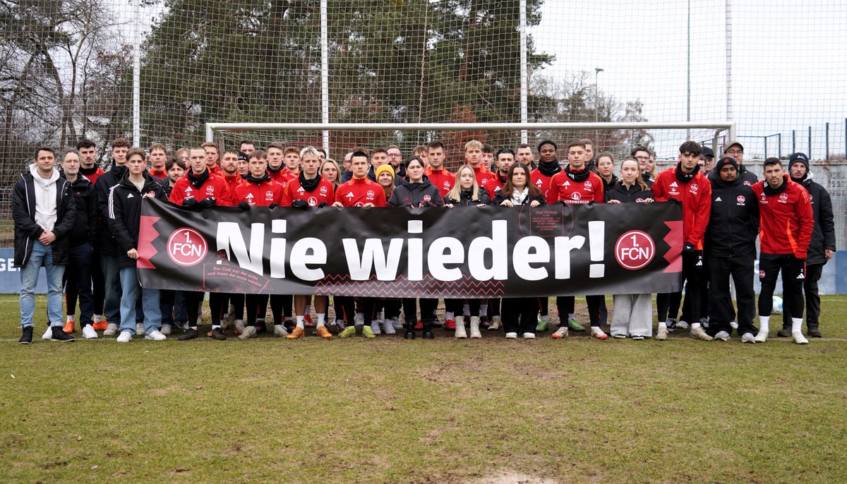 Klare Botschaft von Mannschaft &amp; Mitarbeitenden des #FCN: #Niewieder ‼

Das kommende Heimspiel nutzt der Club auch für ein gemeinsames Gedenken und Erinnern.

Alle Infos 👉 0cn.de/we-remember-fc…

#FCNSVD I #WeRemember