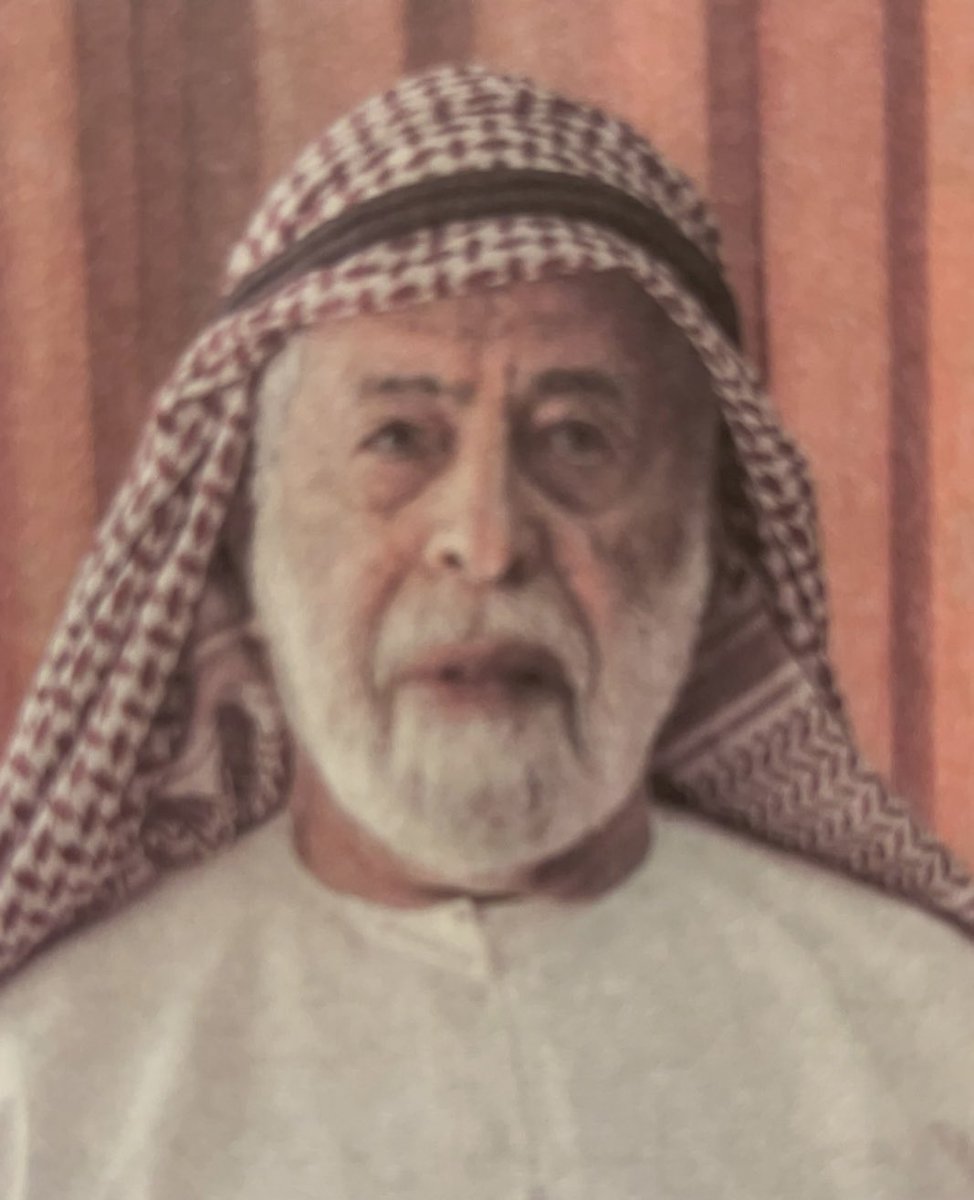 alameemi's tweet photo. انتقل إلى رحمته تعالي اليوم أحد شعراء إمارة أبوظبي وواحد من أهم الرواة فيها: محمد بن أحمد بن بليد المرر، المولود في محضر عتّاب بالظفرة عام 1931.
وهو من أسرة عرفت بتاريخها الشعري، فوالده واحد من أهم شعراء الظفرة في القرن العشرين.
عمل الشاعر الراحل في شبابه في مهنة الغوص، ثم عمل بعد ذلك في عدد من المهن في شركات التنقيب عن النفط في أبوظبي بعد انتهاء تجارة اللؤلؤ في المنطقة.
تغمد الله الفقيد بواسع رحمته، وخالص التعازي لأسرته الكريمة وعموم قبيلة المرر الكرام.