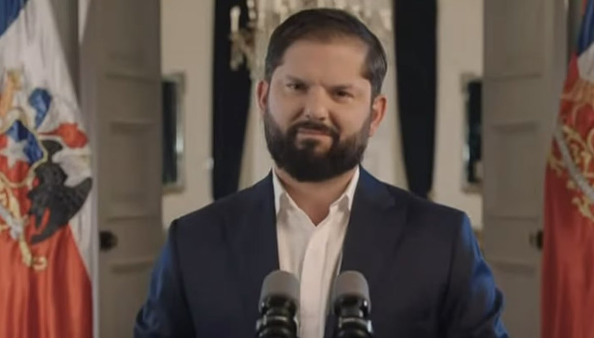 Rastrocom's tweet image. Gabriel Boric sobre la reforma de pensiones: “El proyecto tiene rostro de mujer”
Según manifestó el presidente, Gabriel Boric la reforma es “una de las deudas más grandes que arrastra nuestro país”. Después de todo, es la primera de esta magnitud en 40 años del sistema creado