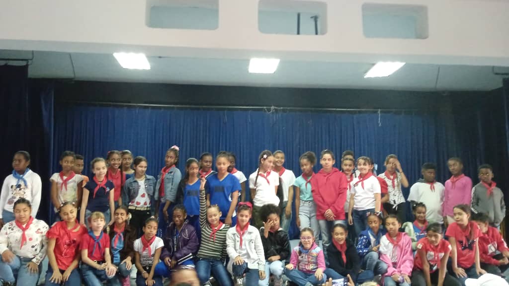 Son la candelaaaaa...tremendas energías...desde bien temprano los recibimos a los delegados e invitados a la asamblea municipal pioneril del #Cotorro en la casa de cultura, presente Zulia Muñóz 1ra Secretaria del CMPCC ,  Yerandi Delgado Presidente AMPP.