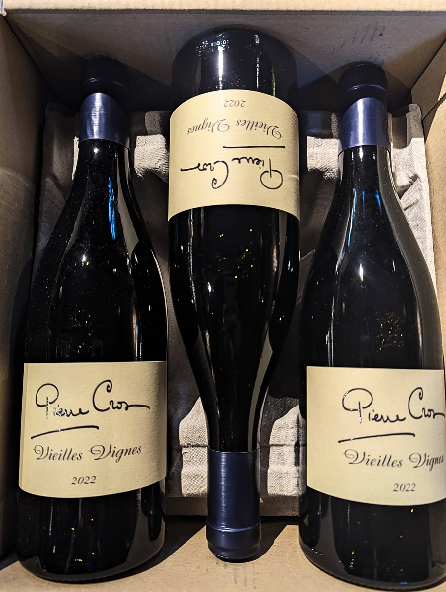 🍷 Exciting news! Delighted to have Pierre Cros back in stock! Experience the Carignan Vieilles Vignes.🍇Vines dating from 1905 contribute to this fascinating production - deep and structured Minervois without being overpowering. Cheers! 🥂 hourlierwines.co.uk/collections/do…