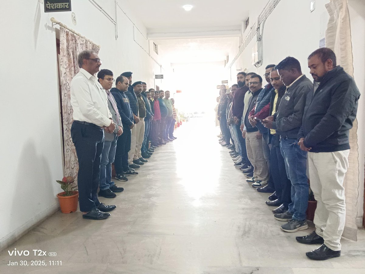 Iprd Kolhan (@iprdkolhan) on Twitter photo भारत के स्वतंत्रता संग्राम में अपने प्राणों की आहुति देने वाले शहीदों की स्मृति में प्रमंडलीय आयुक्त सर के नेतृत्व में प्रमंडल स्तरीय सभी पदाधिकारी और कर्मियों के द्वारा दो मिनट का मौन रखा गया <a href="/HemantSorenJMM/">Hemant Soren</a> <a href="/DC_Chaibasa/">DC West Singhbhum</a> <a href="/prdjharkhand/">IPRD Jharkhand</a> भारत के स्वतंत्रता संग्राम में अपने प्राणों की आहुति देने वाले शहीदों की स्मृति में प्रमंडलीय आयुक्त सर के नेतृत्व में प्रमंडल स्तरीय सभी पदाधिकारी और कर्मियों के द्वारा दो मिनट का मौन रखा गया <a href="/HemantSorenJMM/">Hemant Soren</a> <a href="/DC_Chaibasa/">DC West Singhbhum</a> <a href="/prdjharkhand/">IPRD Jharkhand</a>