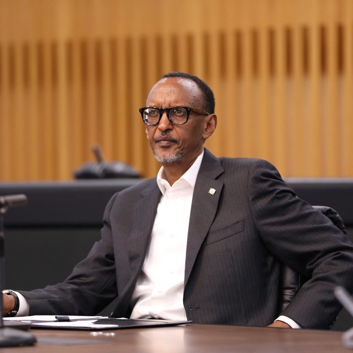 drackNgoy4's tweet photo. #GUERRE_EST_RDC| 
Le gouvernement britannique avertit qu'il suspendra toutes les aides destinées au #Rwanda si ce dernier persiste à enfreindre la souveraineté de la République Démocratique du Congo. 
#David_Lammy, le secrétaire d'État britannique aux affaires étrangères, a exprimé cette position hier à #KAGAME, après avoir discuté de la situation avec le sénateur américain Marco Rubio.
