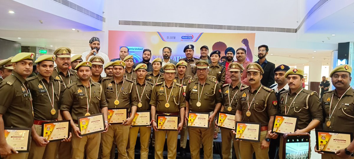 igrangebareilly's tweet photo. पुलिस महानिरीक्षक बरेली परिक्षेत्र @rakeshs_ips द्वारा FM RADIO CITY बरेली के तत्वावधान में फिनिक्स मॉल बरेली में आयोजित कार्यक्रम SPECIAL 26 BRAVERY AWARDS में मुख्य अथिति के रूप में प्रतिभाग कर पुलिस अधिकारी/कर्मचारियों को  वीरतापूर्ण कार्य हेतु सम्मानित किया गया। https://t.co/9nNDNQ42pV