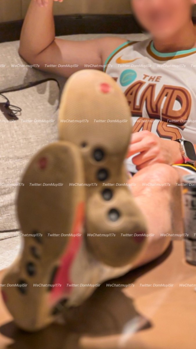 一群连头都不敢抬的傻逼