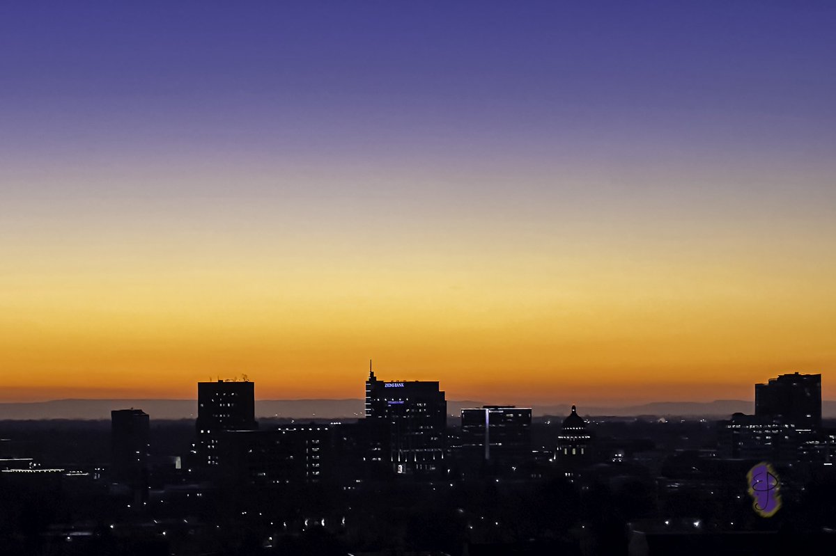 BoundlessDigi's tweet image. “First of Many”

Took the first walk of 2025 at Fort Boise with my love yesterday and had our breaths taken away by the sunset. We even had the pleasure of sharing the experience with a fellow walker who stopped to take in the view.