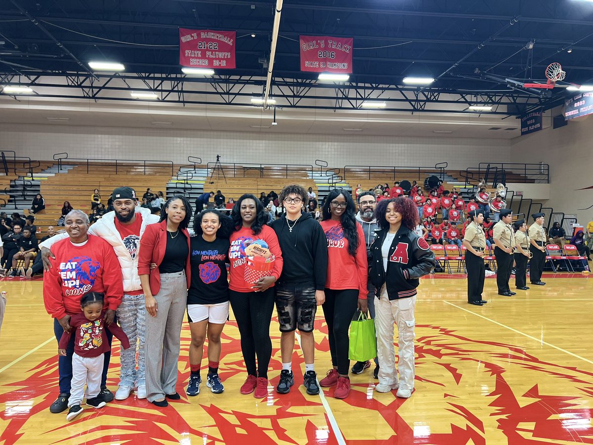 We are proud of you <a href="/MorganMaldonad0/">Morgan Maldonado</a> thank you for a great 4 years