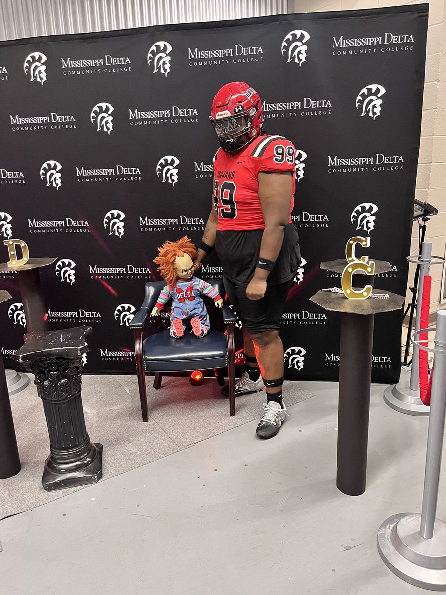 ElijahSanders75's tweet photo. Elijah Sanders
Senior szn
Oline/Dline
Played 4 games of defense
9 tackles,2tfl,1hurry
Offensively:76pancakes.Gave up no sacks!
6’2 335 C/O 25
Gpa-2.9
Email-Eijahsanders2007@gmail.com
Phone#-601-212-9261
@coachcarter52 @CoachBenson12 @coachthig2
https://t.co/a0IcnUMrXx https://t.co/HfN9x8Shcs