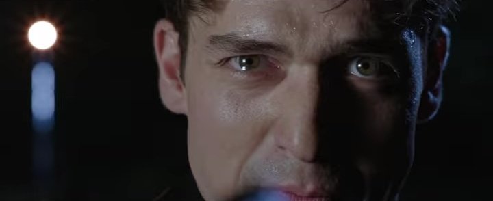 Onur : Beni hiç mi sevmedin? Hiç mi?
Ender : Hiç.
Onur : Sen benim babamdın...
Ender : Sen benim oğlum değildin.
Onur : Beni mahvettin.
Ender : Seve seve yaptım.
Onur : Kim olduğumu unutturdun bana.
Ender : Bunun için bana teşekkür etmelisin.